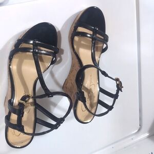 Wedged shoes